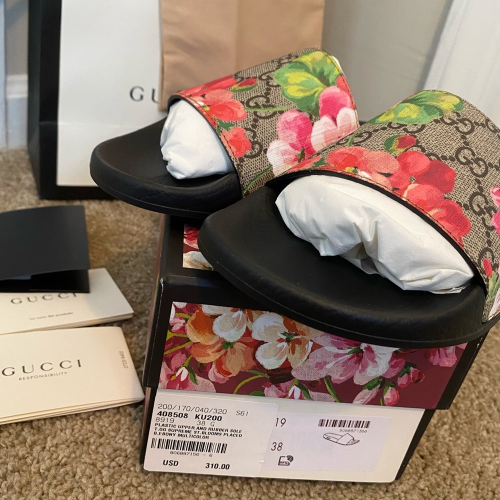 SOLD!! Gucci Blooms slides